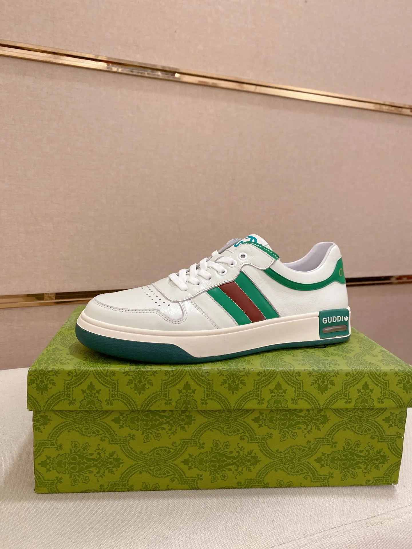 Men's clothing and shoes💰:440💰 (Gucci) The latest 🎁🎁casual and fashionable men's shoes👟 from the official website, hot style 💥 style is simple and elegant, exclusive for trendy men. Unique latest brand elements from the official website 👑original Gucci decoration, fashionable and generous, original cowhide leather ✅sheepskin lining, official website designated wear-resistant casual outsole, classic model taken at the counter in kind🎬38-44